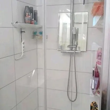 Reihenhaus In Fuer Private Und Geschaeftliche Mieter Apartmán *
