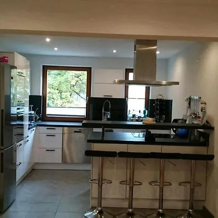 Reihenhaus In Fuer Private Und Geschaeftliche Mieter Apartmán *