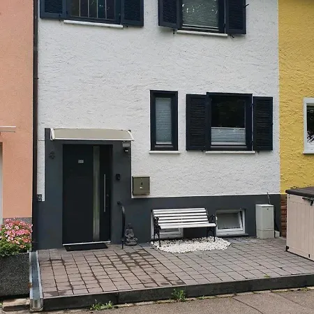 Reihenhaus In Fuer Private Und Geschaeftliche Mieter